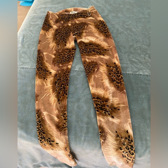 🌺SOLD🌺 Vintage Spell Leggings - Picture 4 of 11